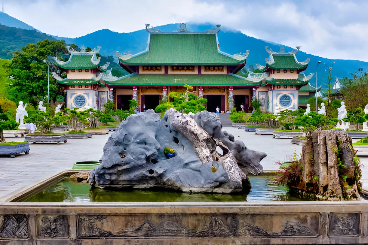 Son Tra Linh Ung Pagoda by only_fabrizo