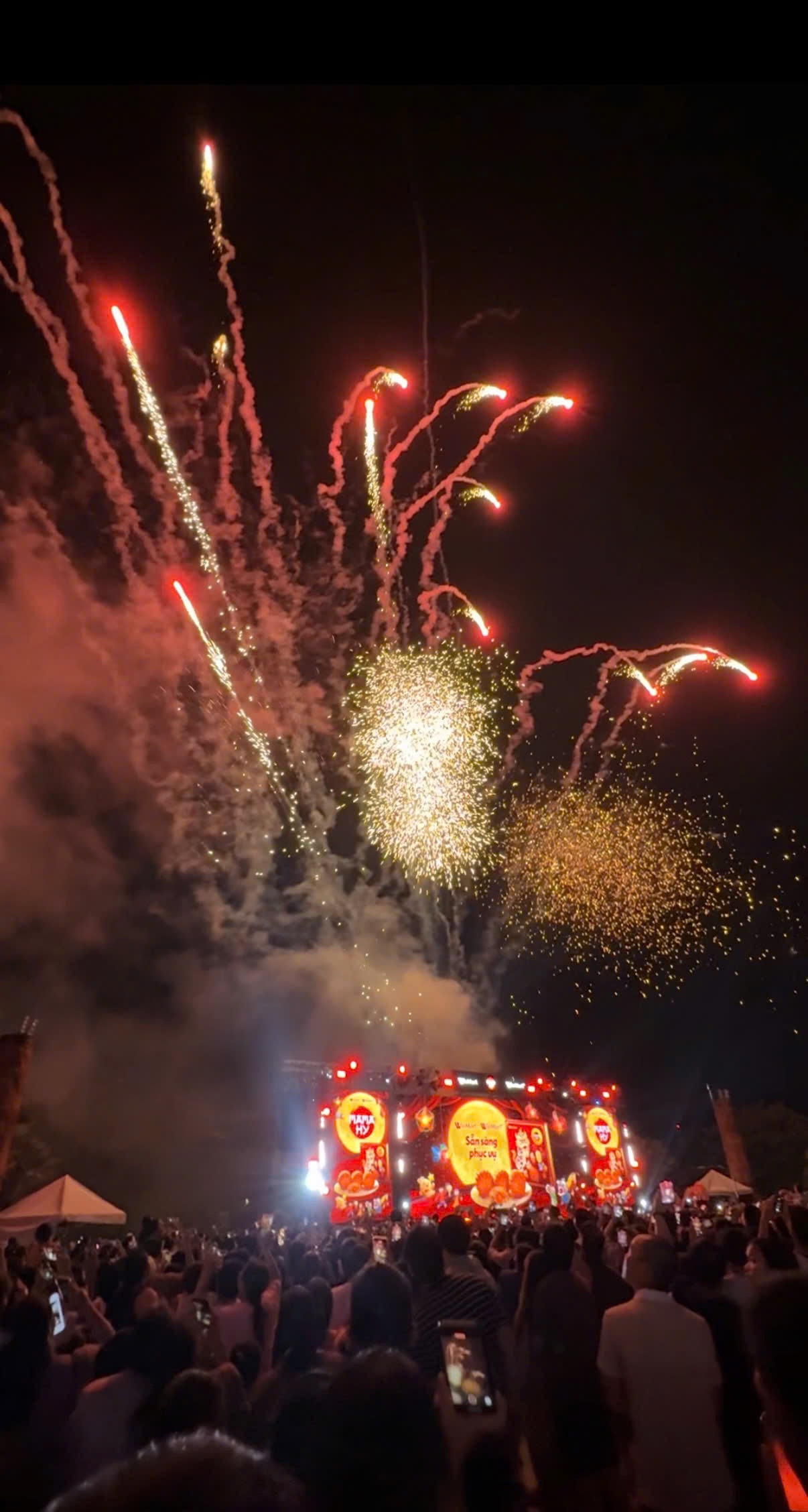 Fireworks bursting over Hoi An on Mid-Autumn night 2026
