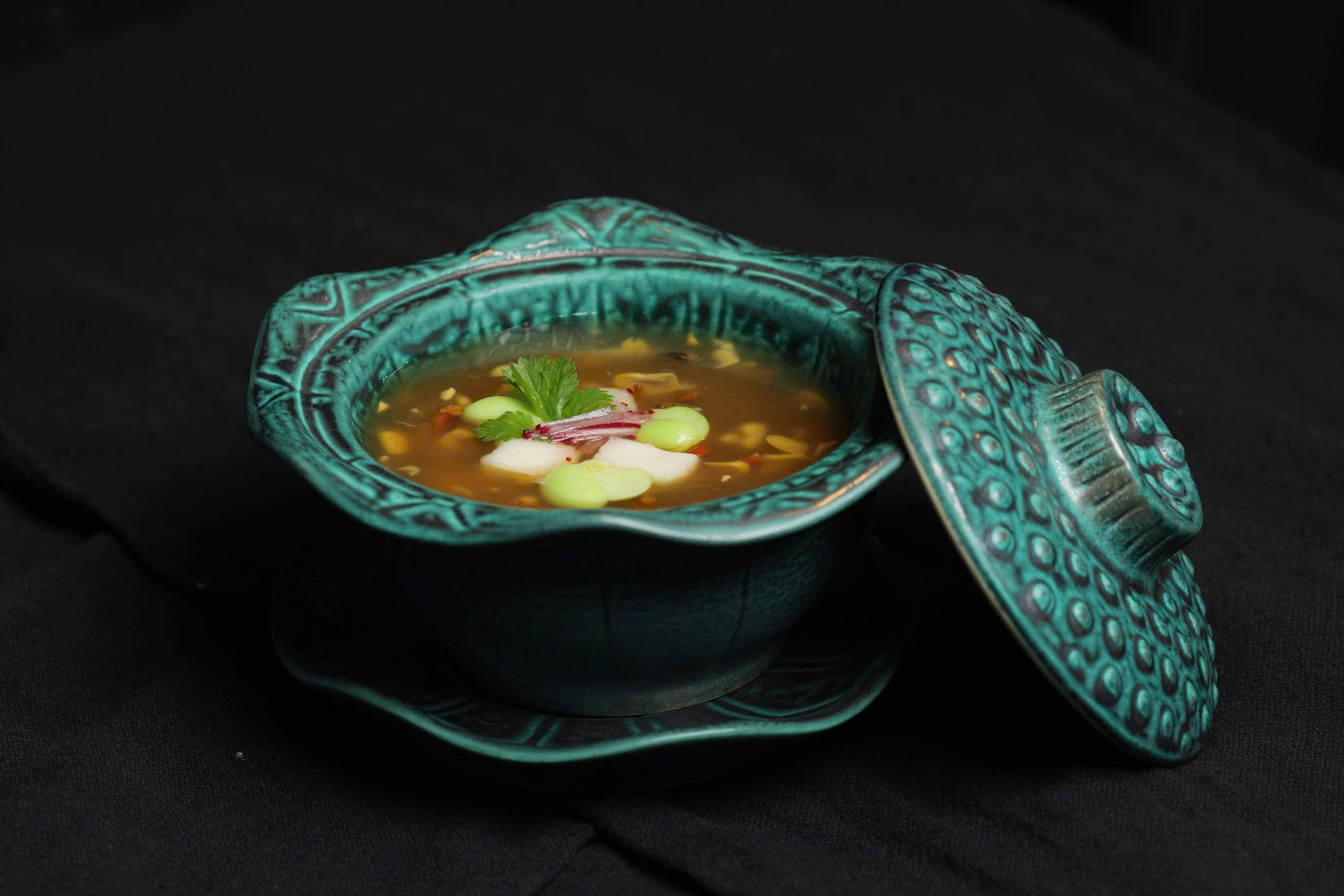 Phượng Cung Ngự Yến imperial-style course at the LOALOA culture and dining show