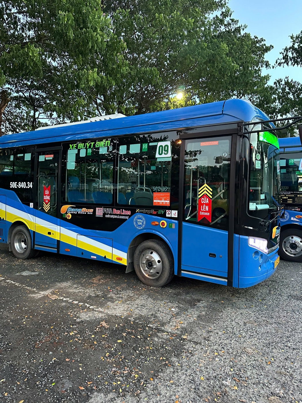 Side of a DanaBus route 09 electric bus showing the front 