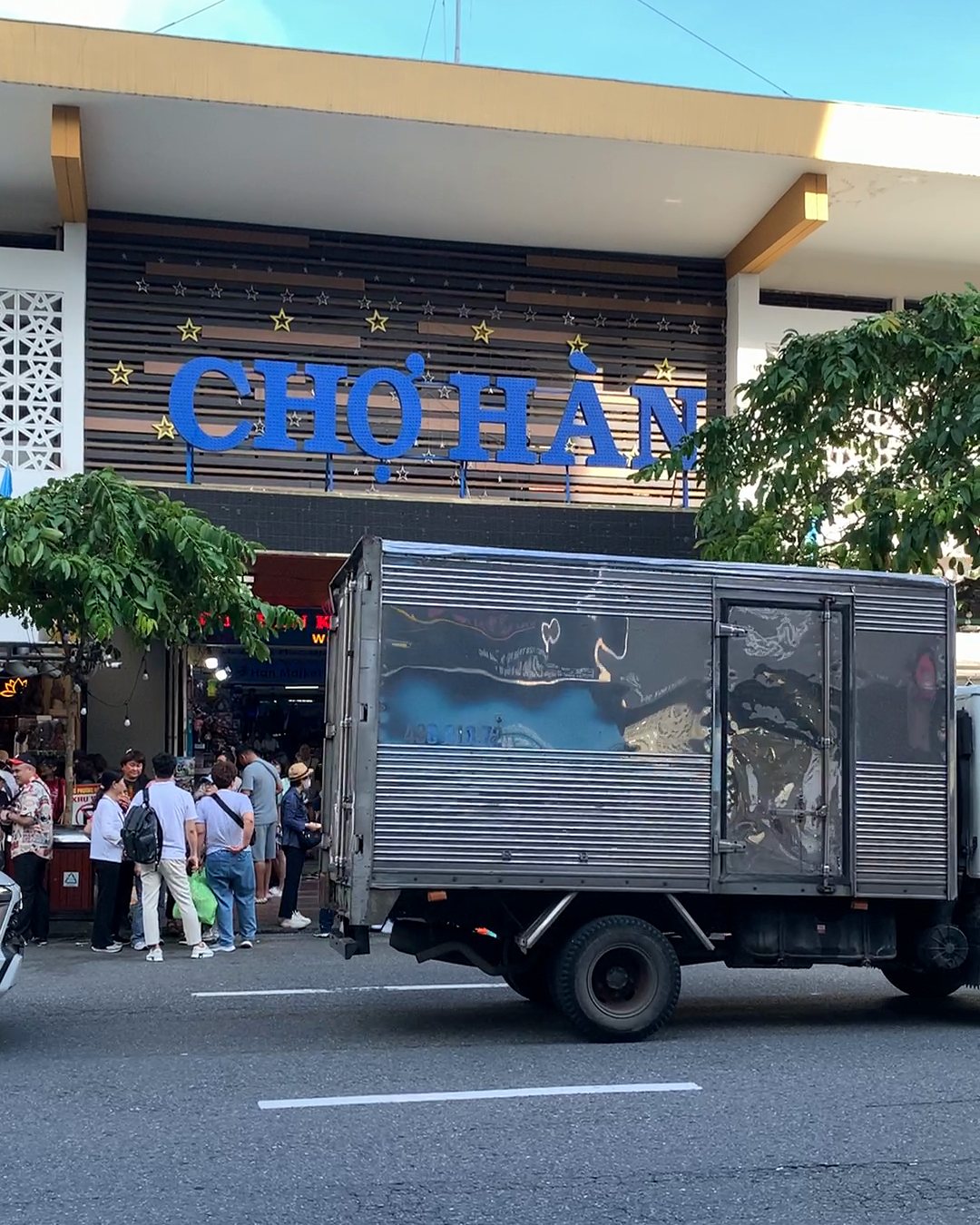 Han Market (Chợ Hàn) entrance on Trần Phú street, Da Nang