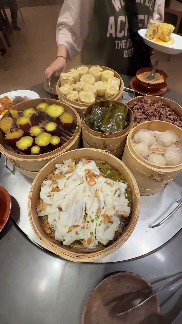 Bamboo baskets of dim sum and steamed dumplings at the breakfast buffet, New World Hoiana Hotel