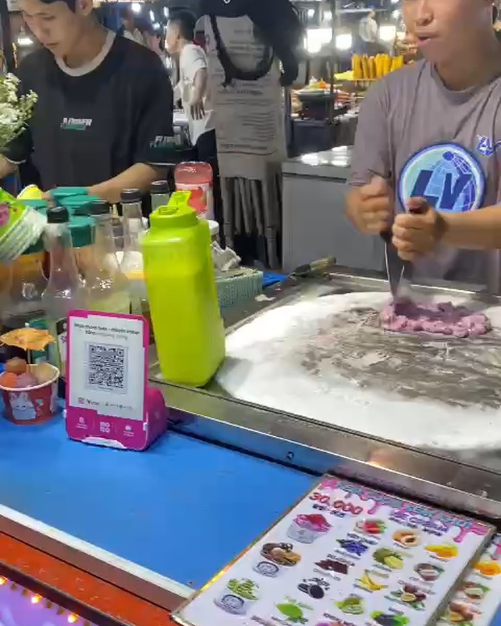 Rolled ice cream being made at Son Tra Night Market, Da Nang